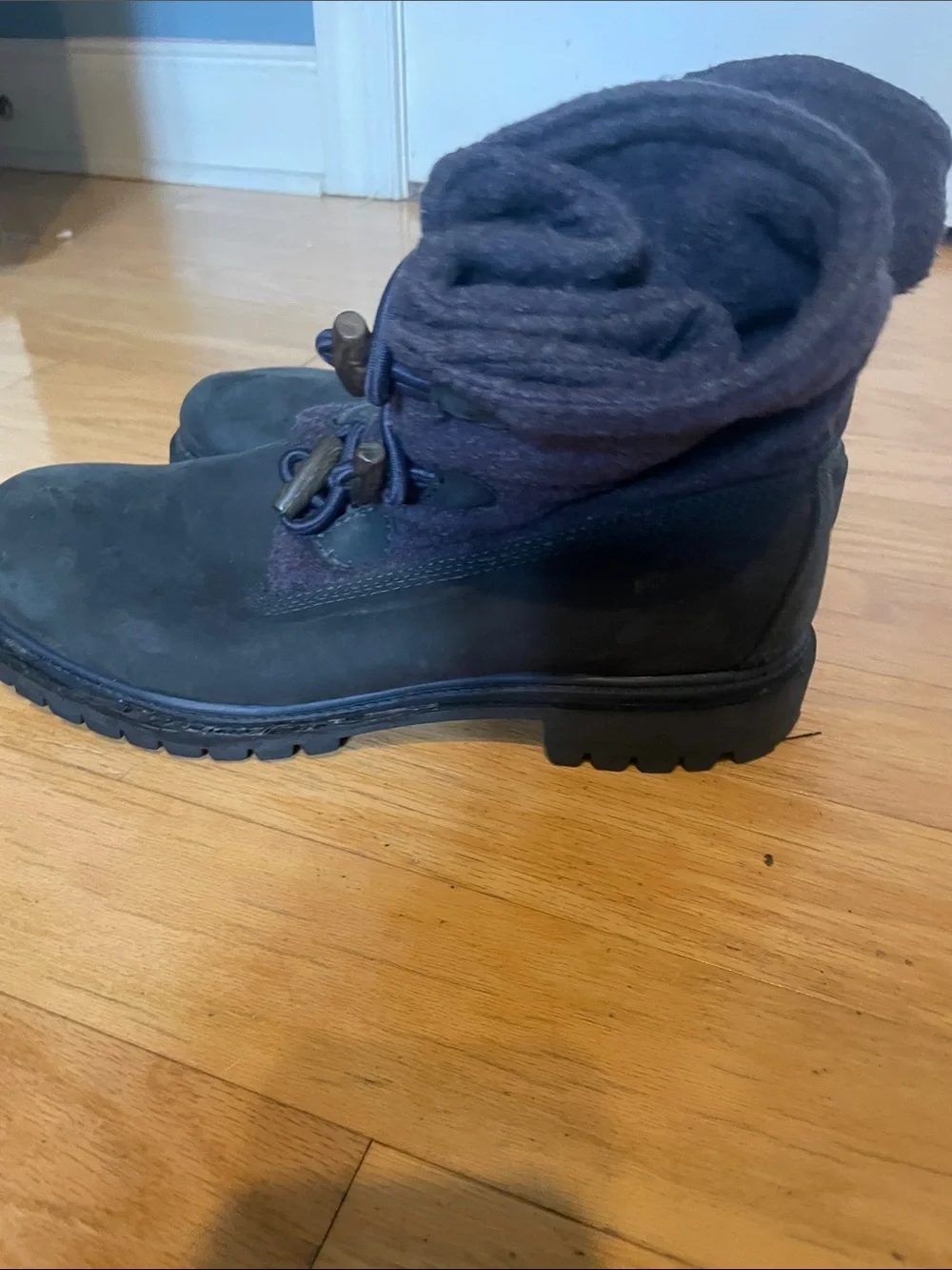 Timberland Men's navy suede Wool-Collar Boots 10-1/2 damaged